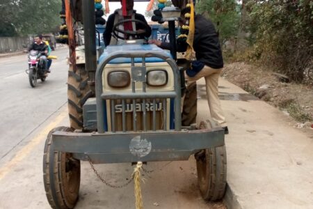 खनिज के अवैध परिवहन करते 2 वाहन जब्त